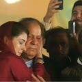maryuum nawaz hug nawazsharif on stage lahore minare pakistan