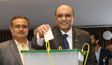 ASIF ALI ZARDARI 2nd TIME PRESIDENT VOTE CASTING