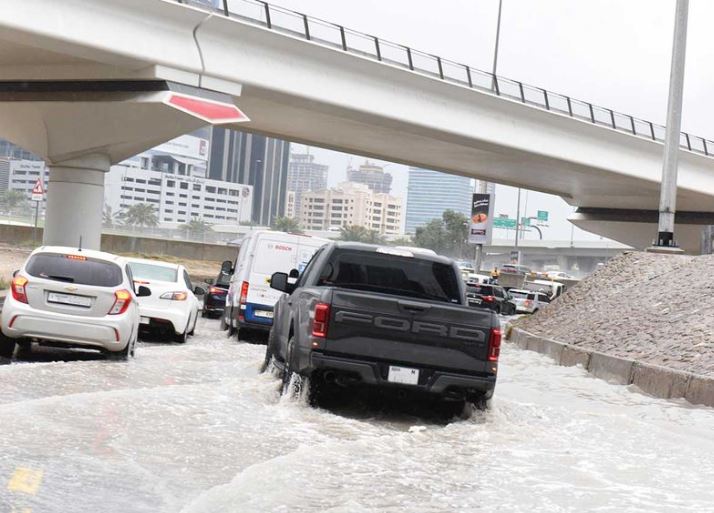 DUBAI RAIN AND ROAD CONDITION