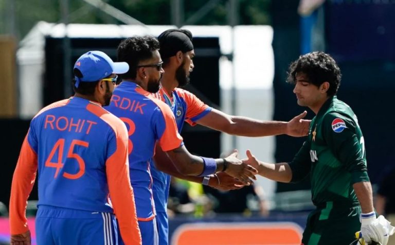 PAK VS INDIA T20 NASEEM SHAKE HAND WITH IND PLAYERS